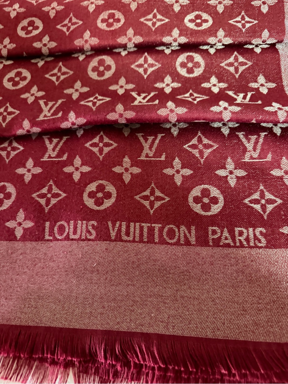 Louis Vuitton Burgundy Monogram Shine Shawl Scarf. - Picture 6 of 11
